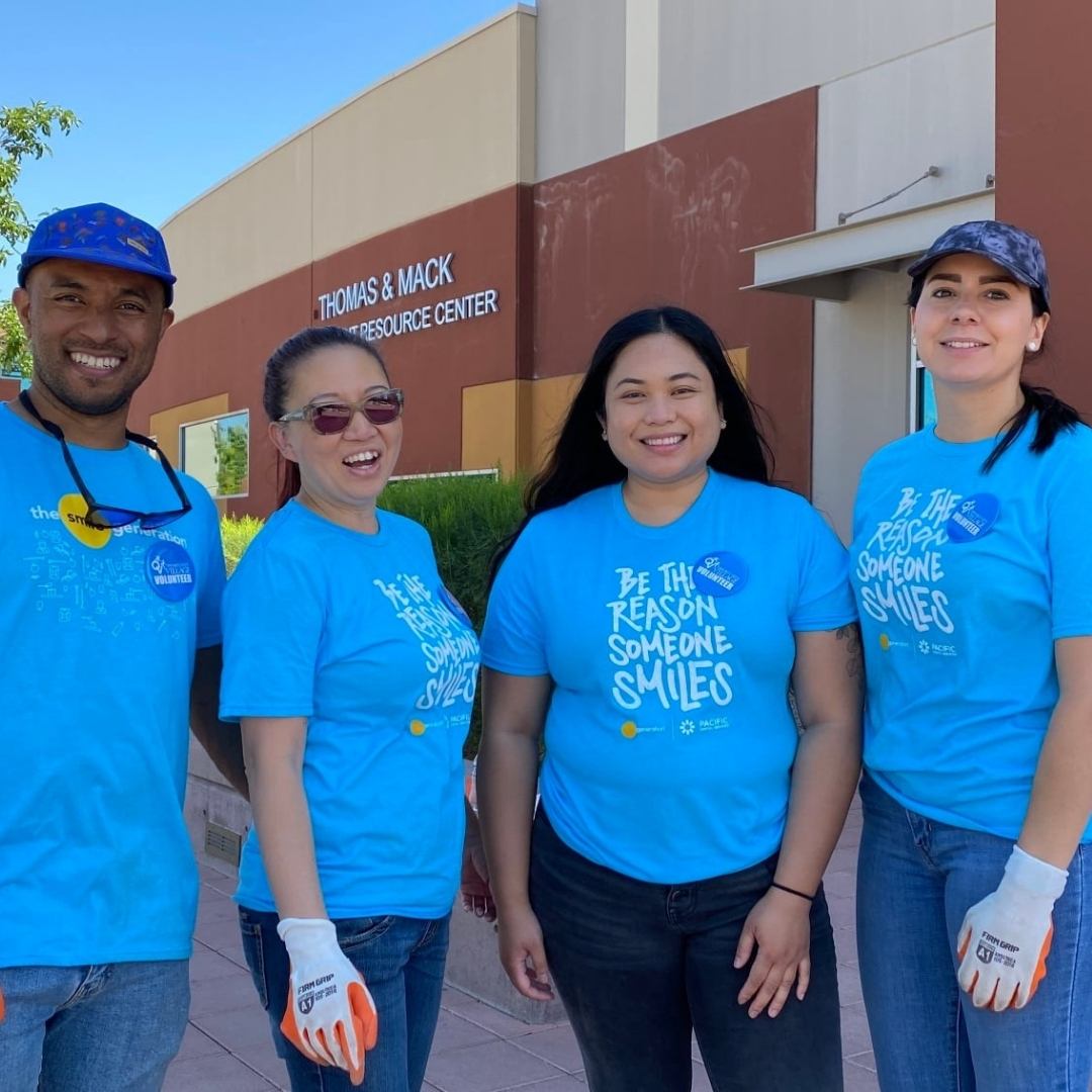 places to volunteer Group of people volunteering for work in Las Vegas.
